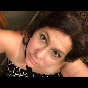 Meet your Posher, Joelle